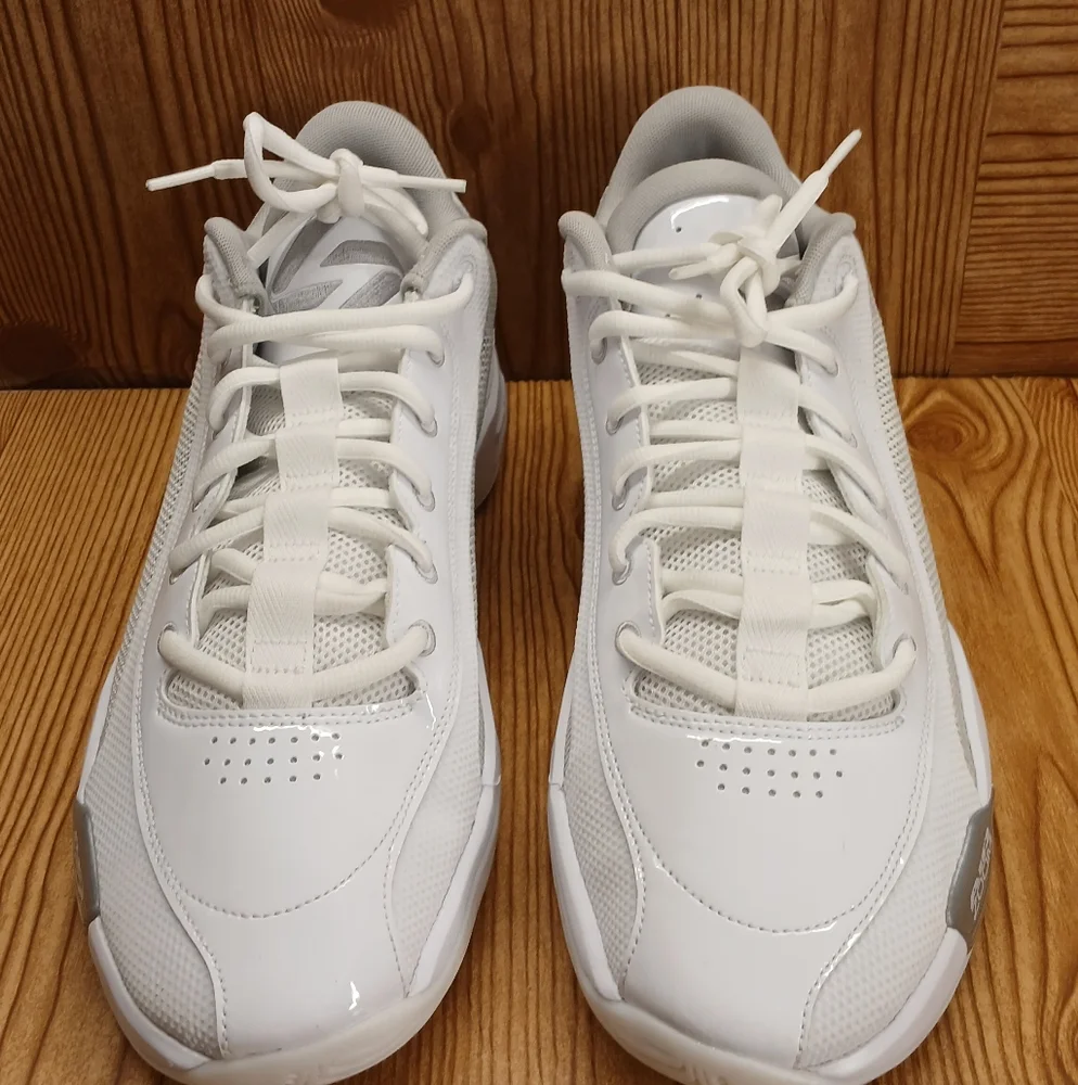 Nike Air Jordan Zoom White and Gray Athletic Sneakers - Picture 4 of 14